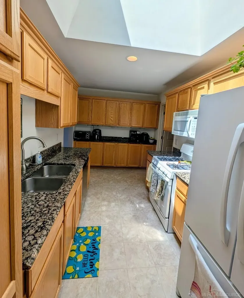 30592 Lynn Ct Court Chesterfield Township MI 48051