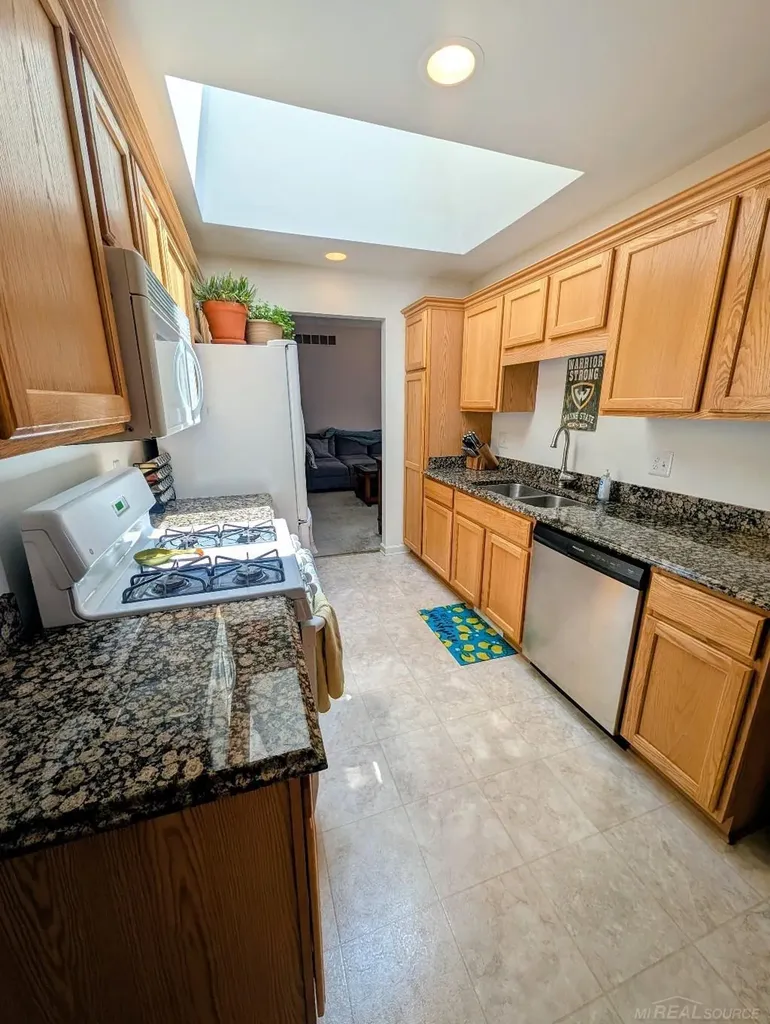 30592 Lynn Ct Court Chesterfield Township MI 48051