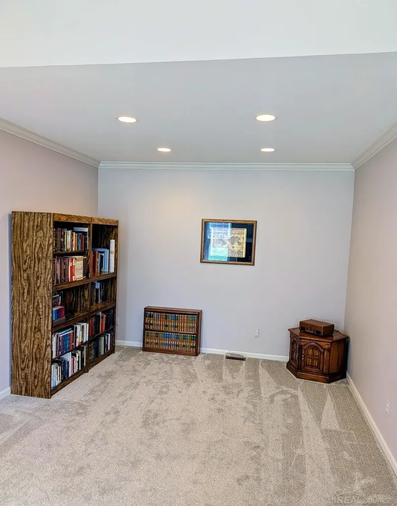 30592 Lynn Ct Court Chesterfield Township MI 48051
