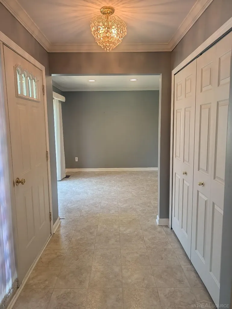 30592 Lynn Ct Court Chesterfield Township MI 48051