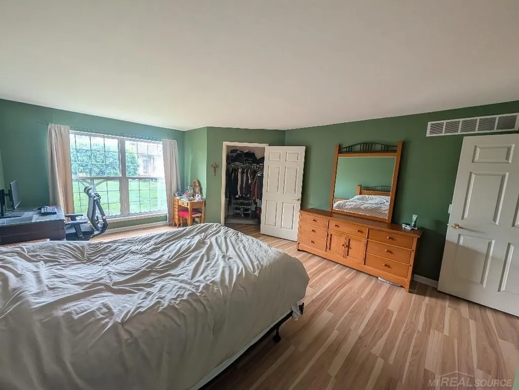 30592 Lynn Ct Court Chesterfield Township MI 48051