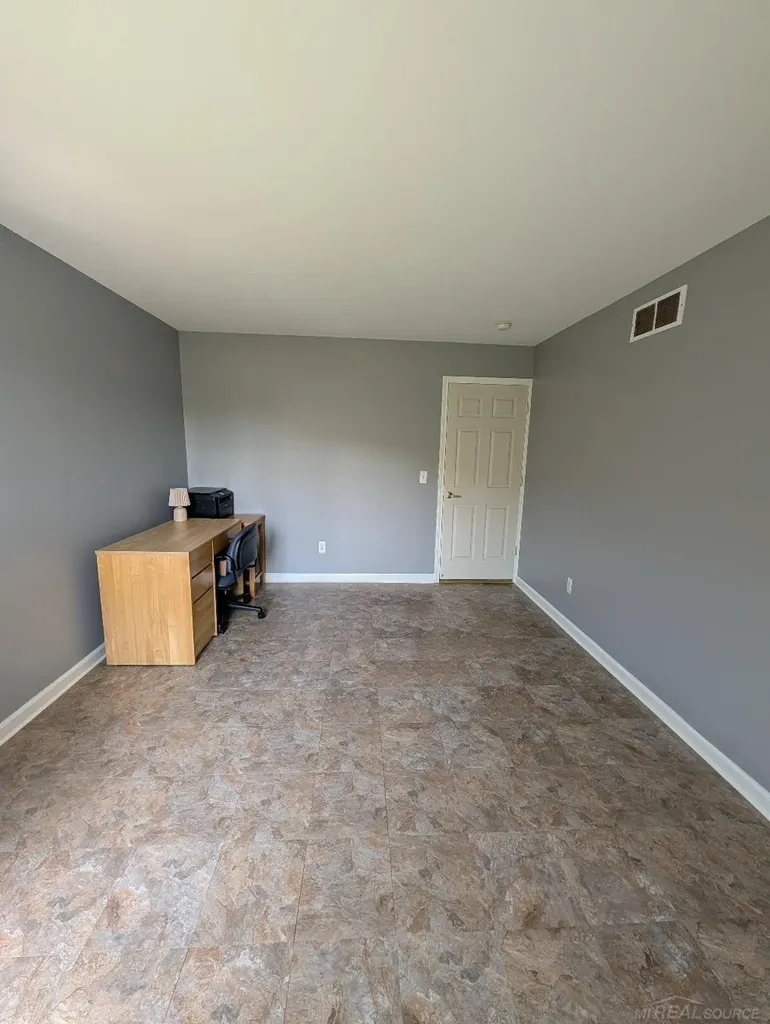 30592 Lynn Ct Court Chesterfield Township MI 48051