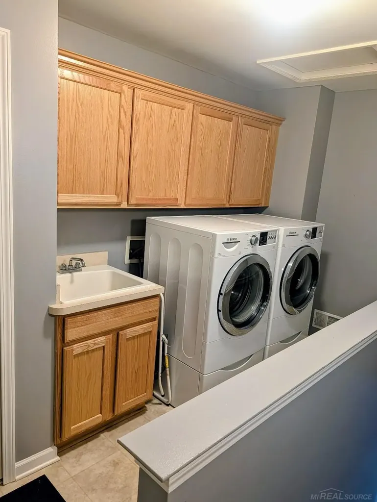 30592 Lynn Ct Court Chesterfield Township MI 48051
