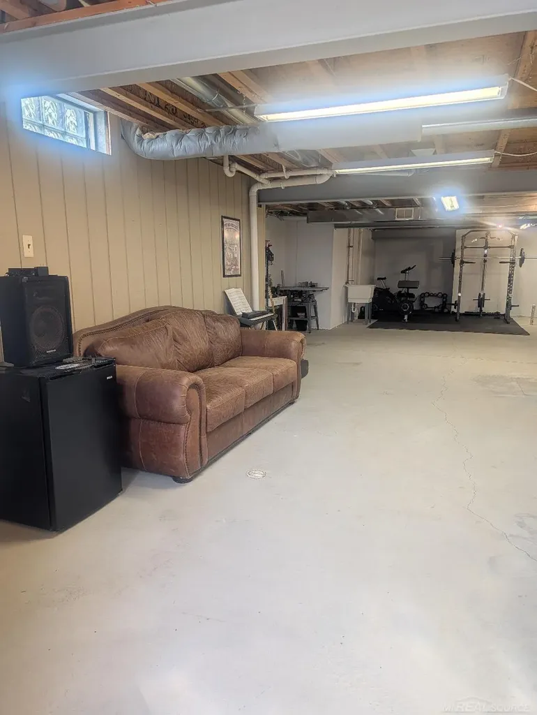 30592 Lynn Ct Court Chesterfield Township MI 48051