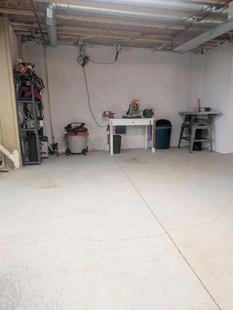 30592 Lynn Ct Court Chesterfield Township MI 48051