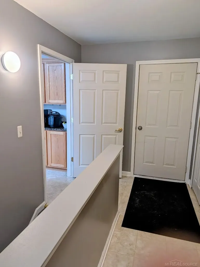 30592 Lynn Ct Court Chesterfield Township MI 48051