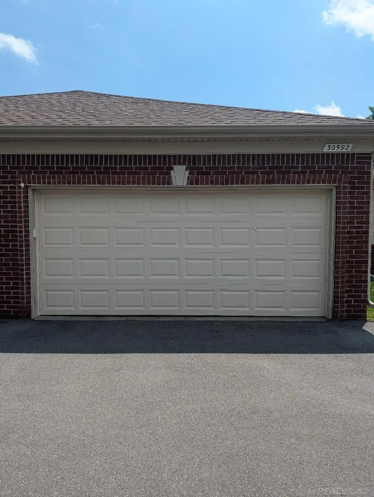 30592 Lynn Ct Court Chesterfield Township MI 48051