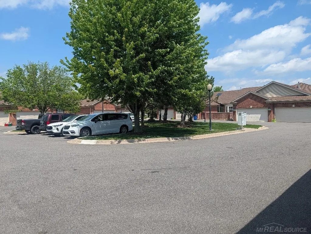 30592 Lynn Ct Court Chesterfield Township MI 48051