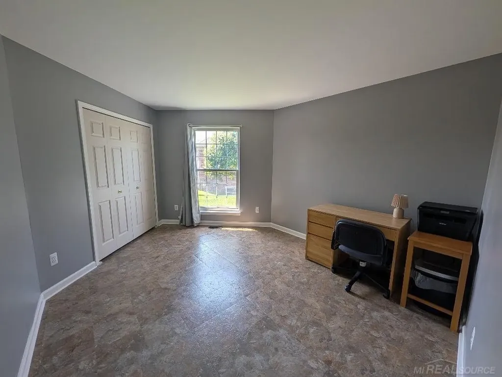 30592 Lynn Ct Court Chesterfield Township MI 48051