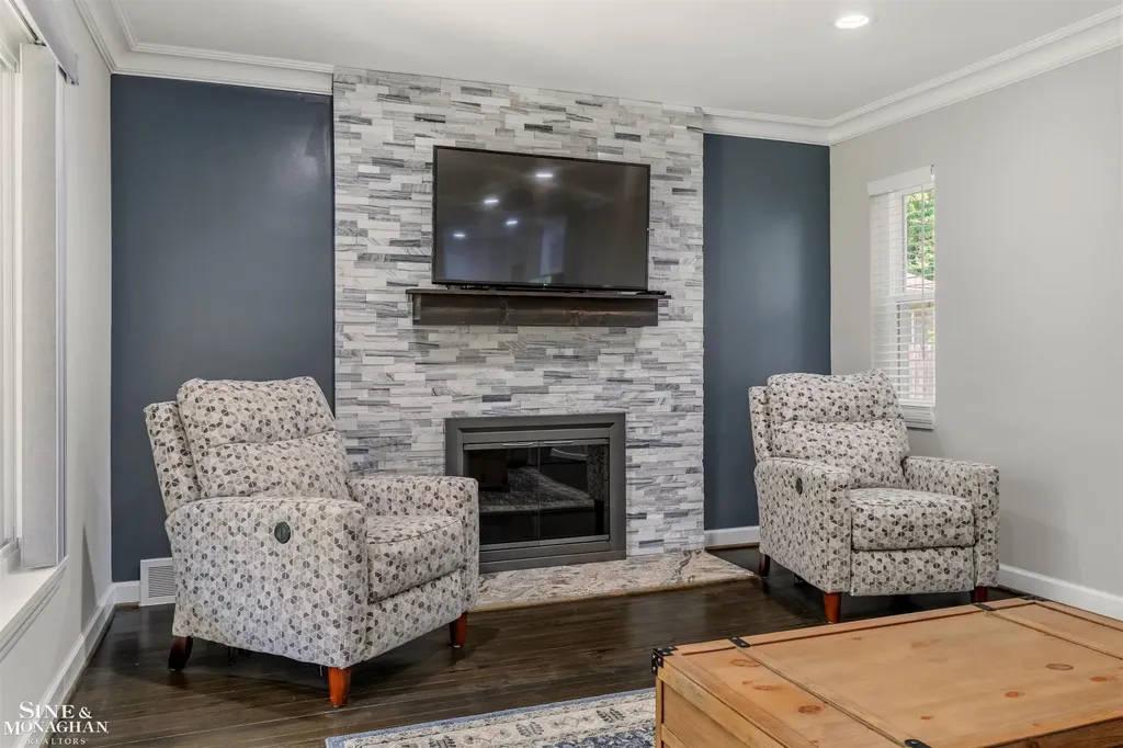 308 Ridgemont Road Grosse Pointe Farms City MI 48236
