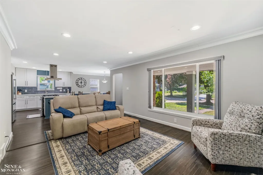308 Ridgemont Road Grosse Pointe Farms City MI 48236