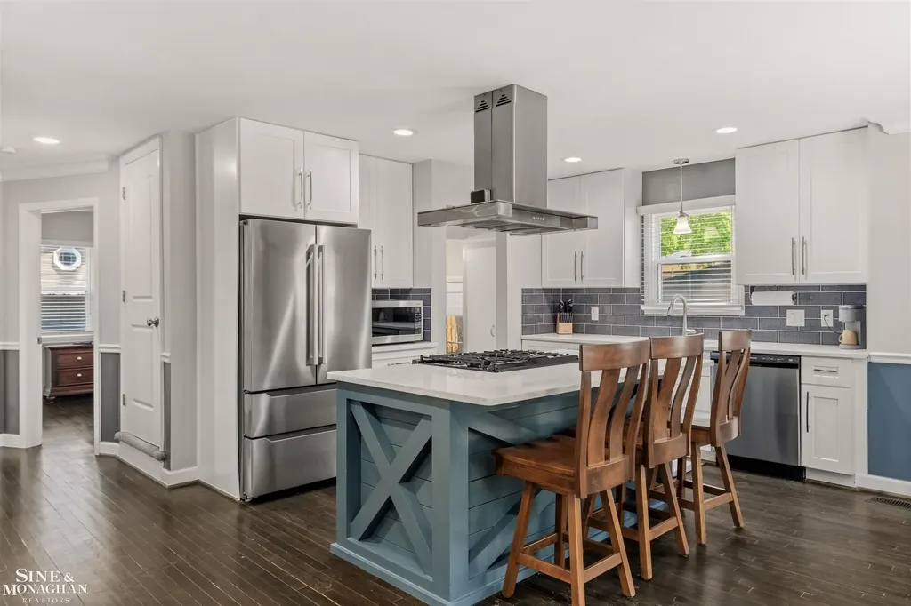 308 Ridgemont Road Grosse Pointe Farms City MI 48236