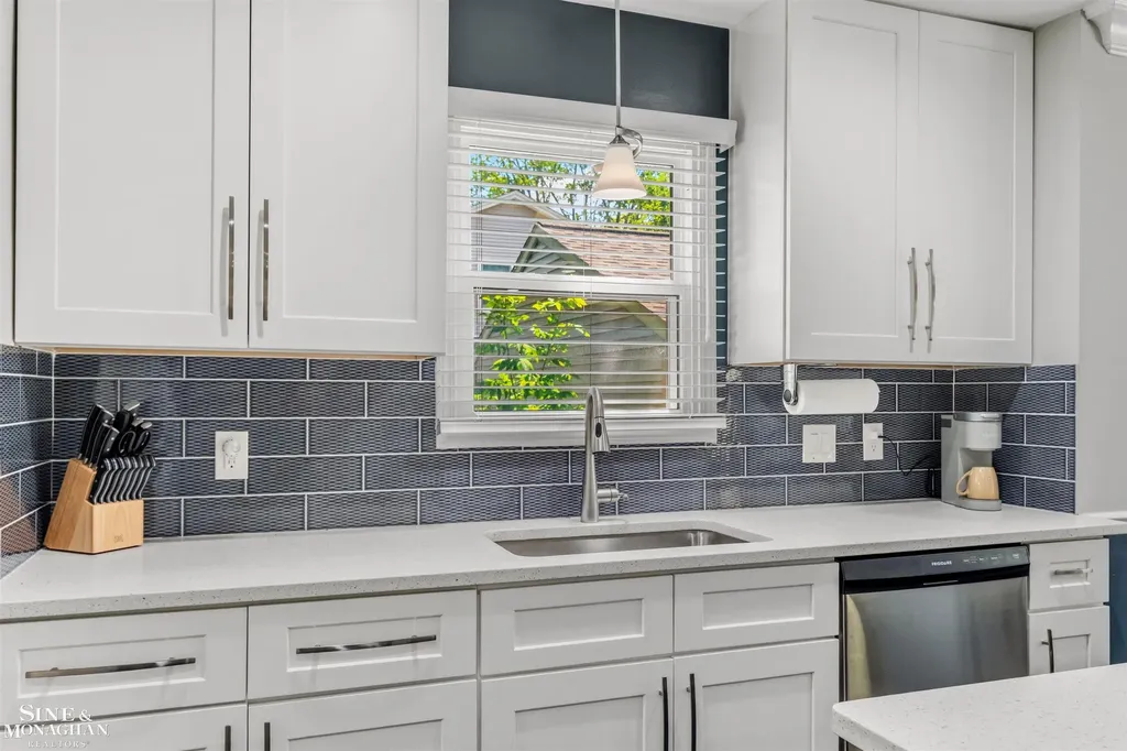 308 Ridgemont Road Grosse Pointe Farms City MI 48236