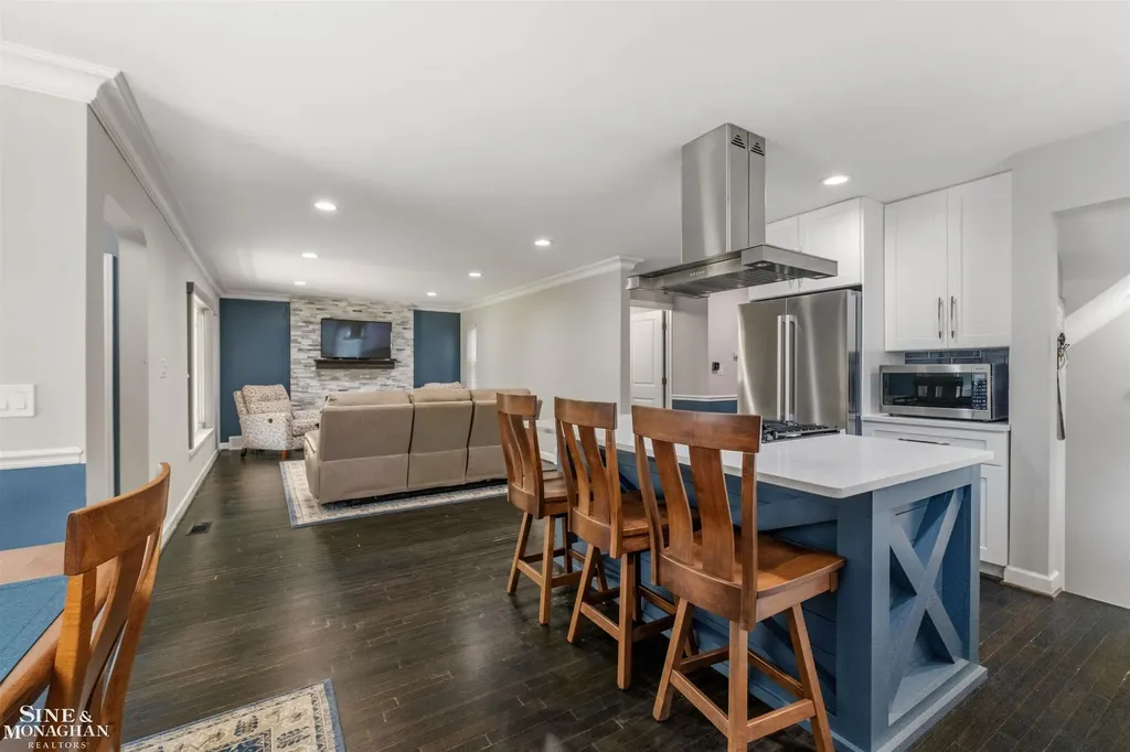 308 Ridgemont Road Grosse Pointe Farms City MI 48236