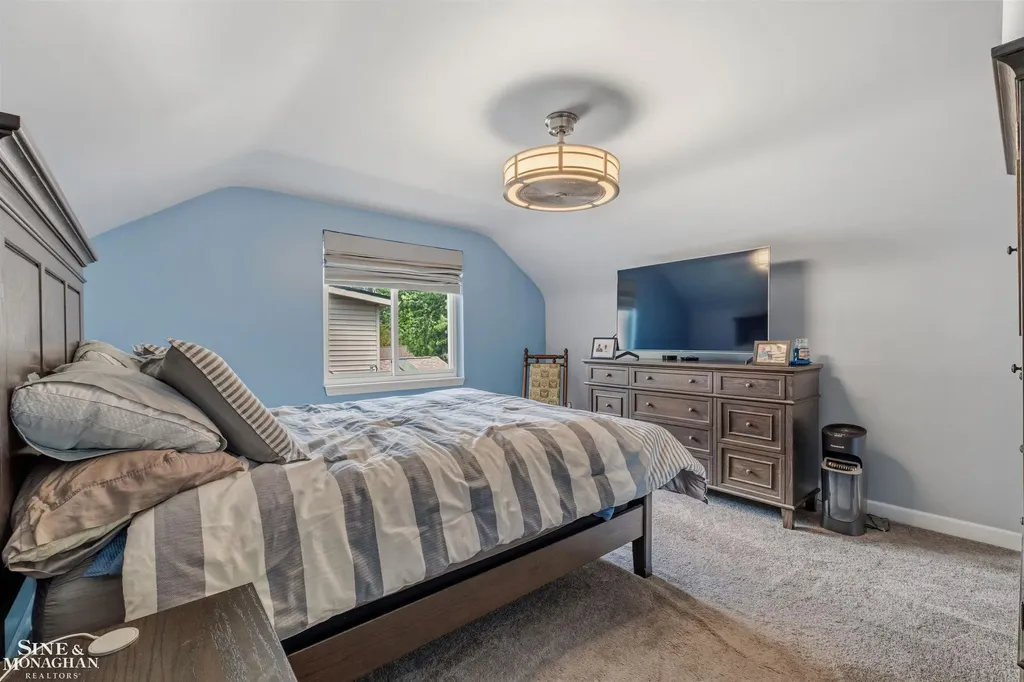 308 Ridgemont Road Grosse Pointe Farms City MI 48236