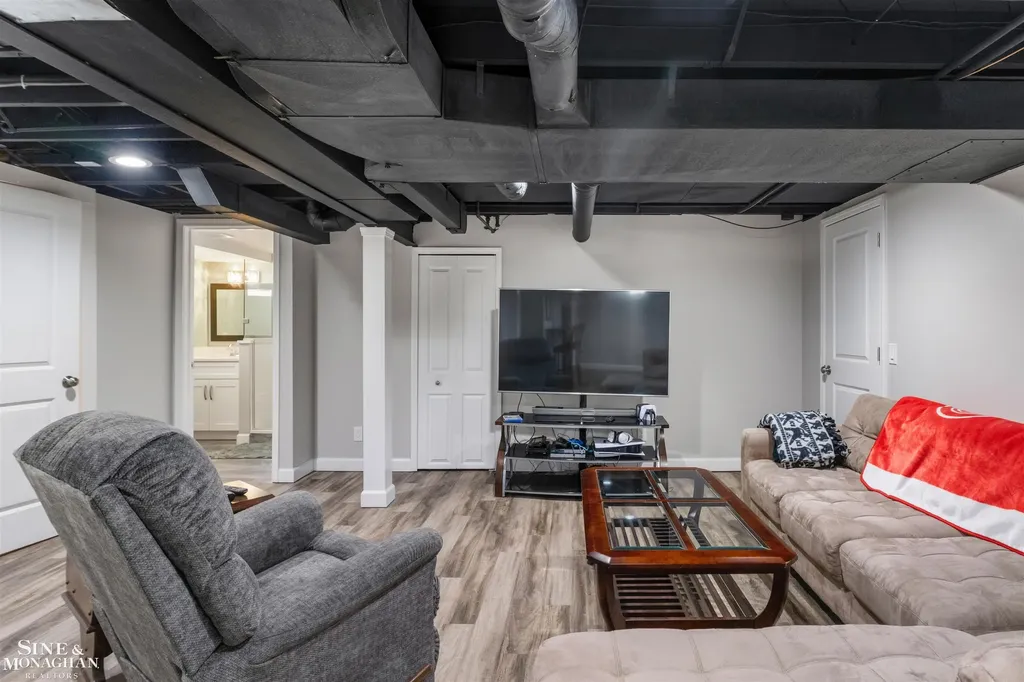 308 Ridgemont Road Grosse Pointe Farms City MI 48236