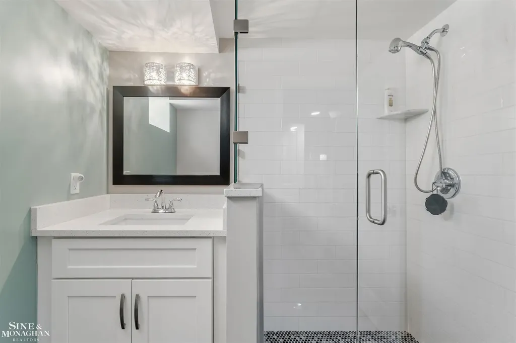 308 Ridgemont Road Grosse Pointe Farms City MI 48236