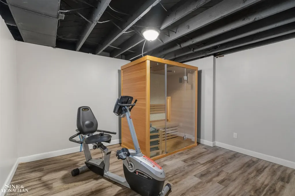 308 Ridgemont Road Grosse Pointe Farms City MI 48236