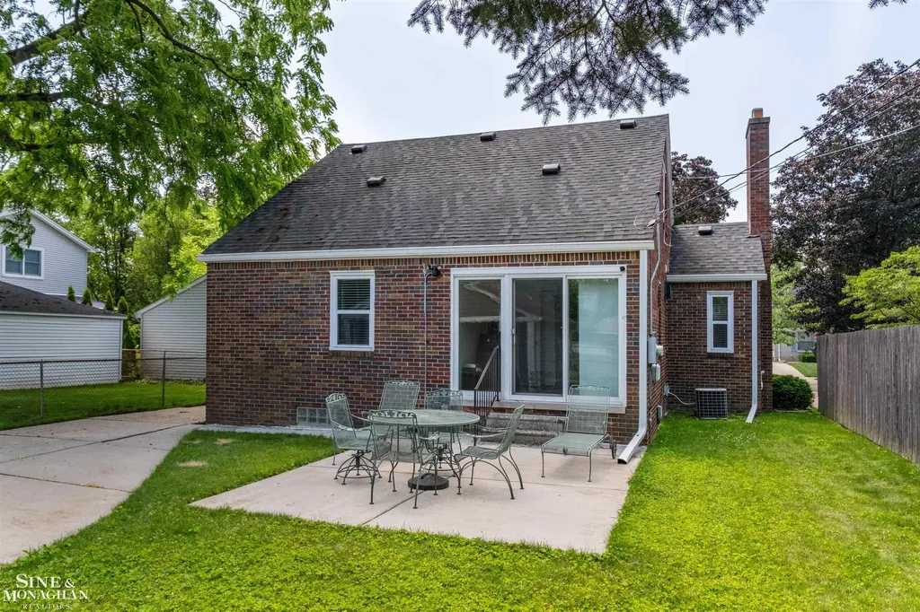 308 Ridgemont Road Grosse Pointe Farms City MI 48236