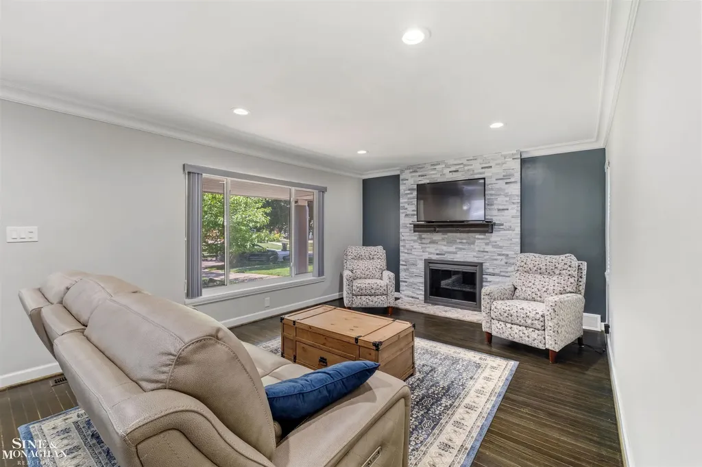 308 Ridgemont Road Grosse Pointe Farms City MI 48236