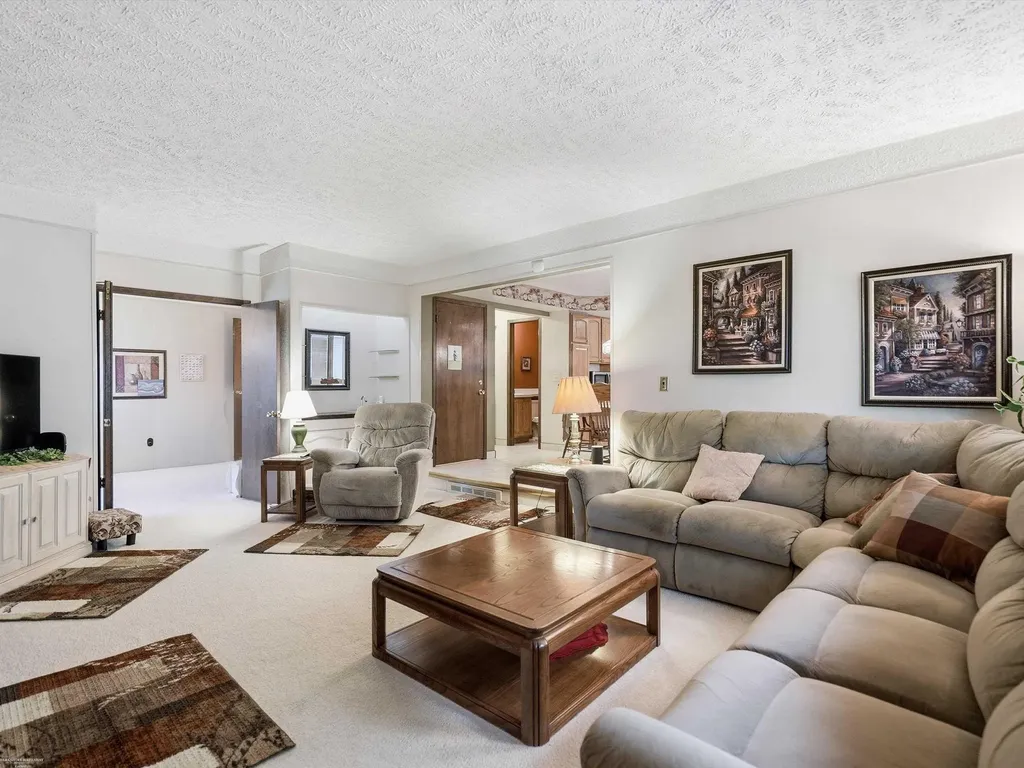 43456 Hillcrest Drive Sterling Heights City MI 48313