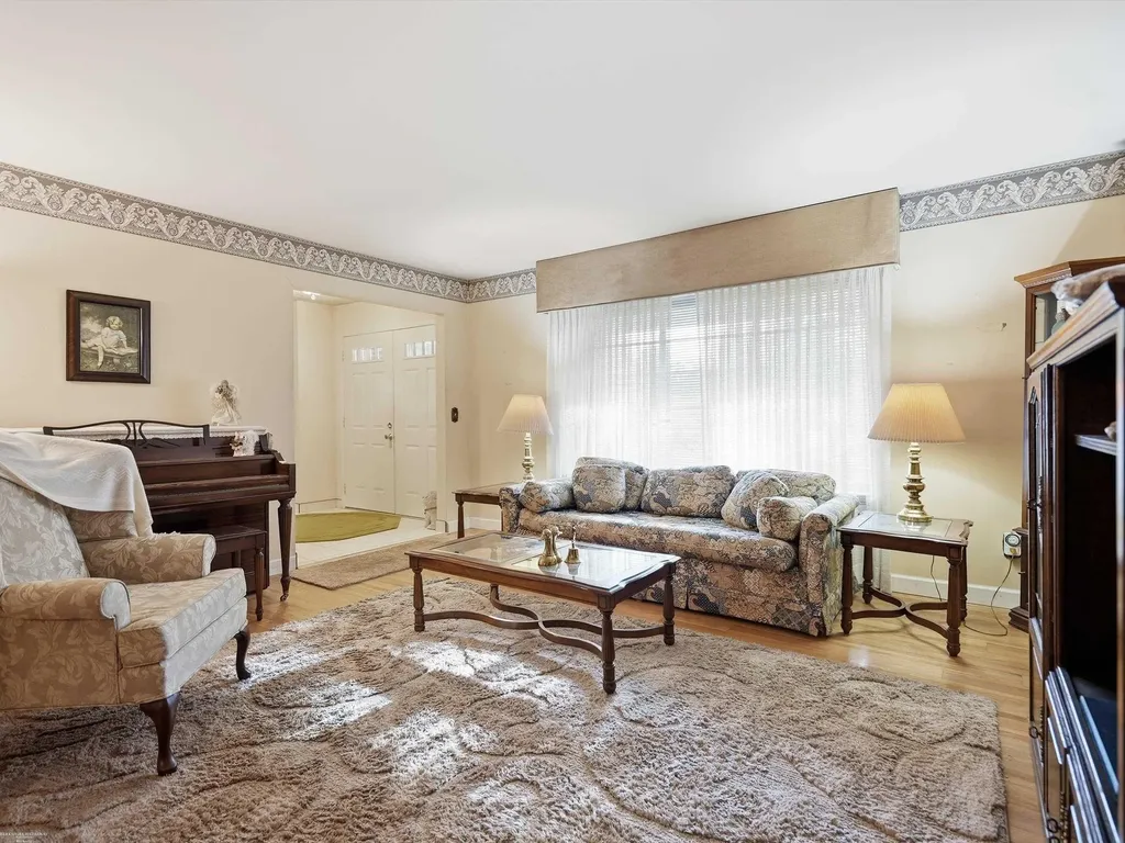 43456 Hillcrest Drive Sterling Heights City MI 48313