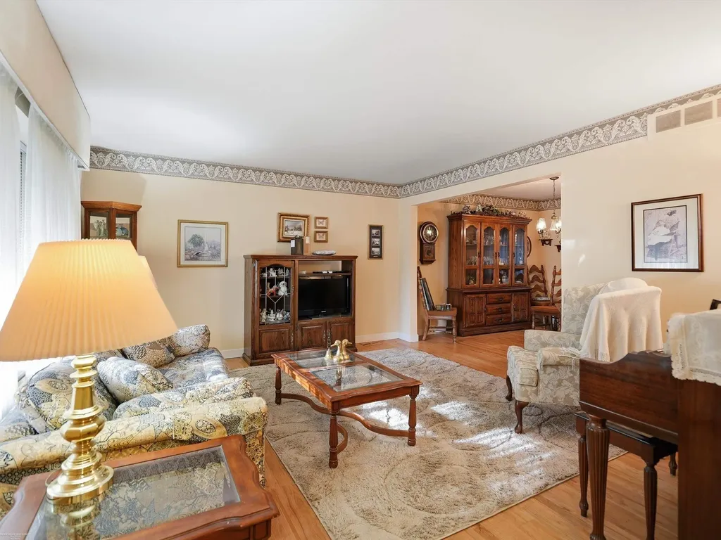 43456 Hillcrest Drive Sterling Heights City MI 48313