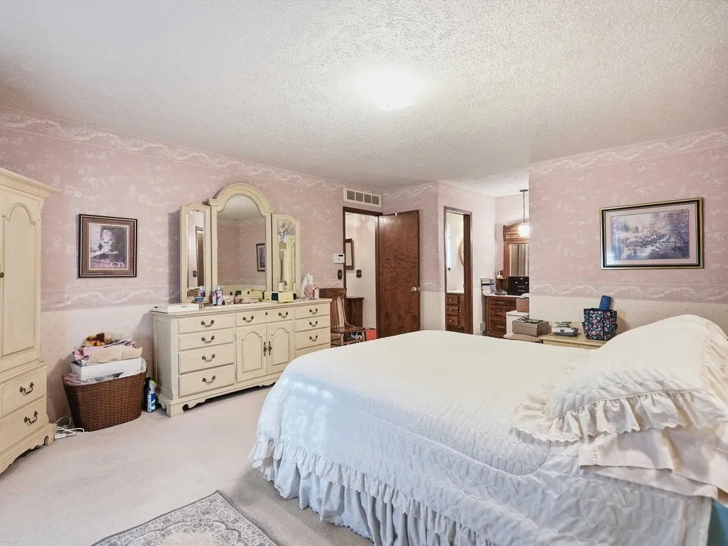 43456 Hillcrest Drive Sterling Heights City MI 48313