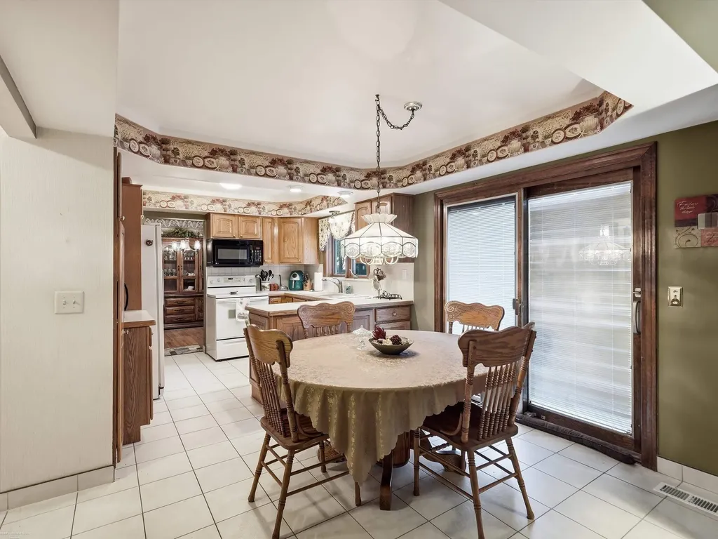 43456 Hillcrest Drive Sterling Heights City MI 48313