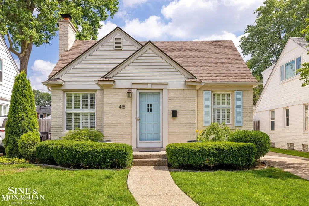 418 Hillcrest Avenue Grosse Pointe Farms City MI 48236