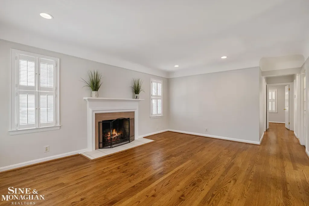 418 Hillcrest Avenue Grosse Pointe Farms City MI 48236