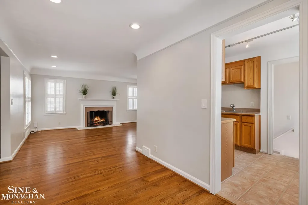 418 Hillcrest Avenue Grosse Pointe Farms City MI 48236