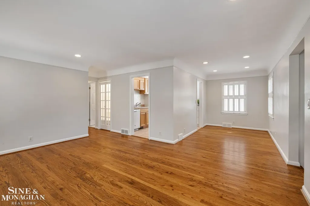418 Hillcrest Avenue Grosse Pointe Farms City MI 48236