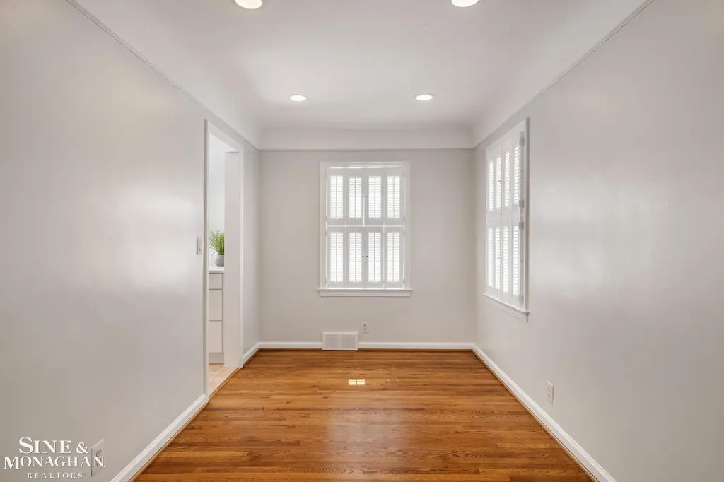 418 Hillcrest Avenue Grosse Pointe Farms City MI 48236