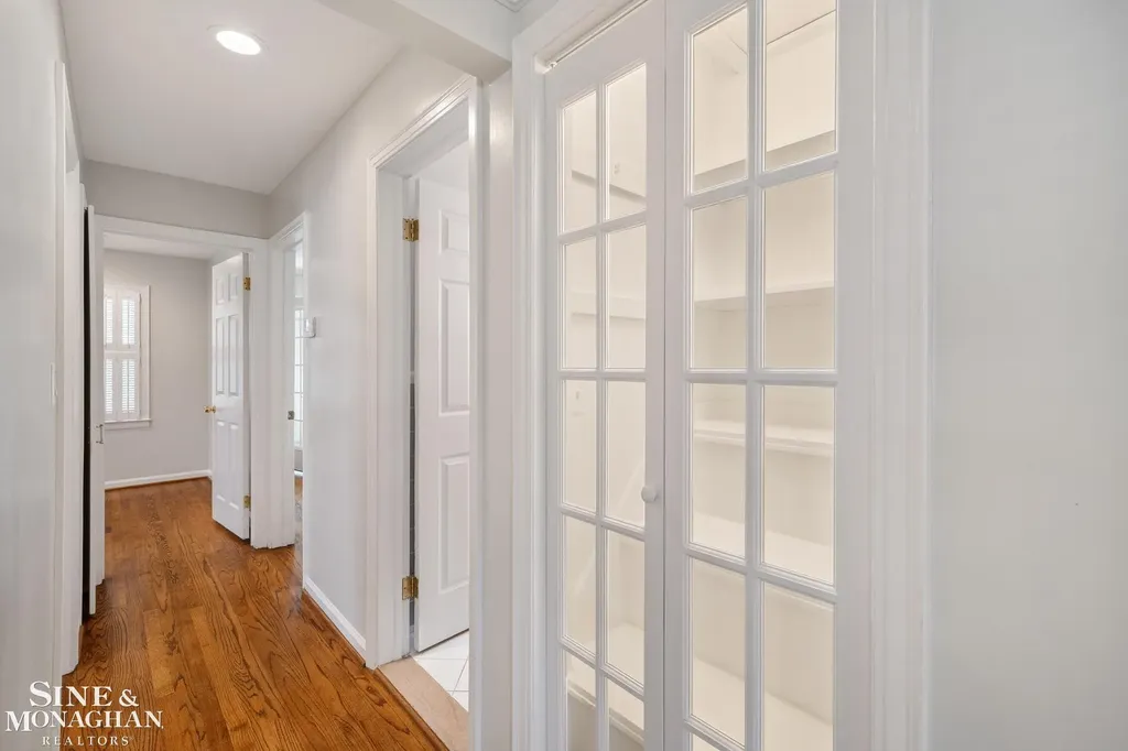 418 Hillcrest Avenue Grosse Pointe Farms City MI 48236