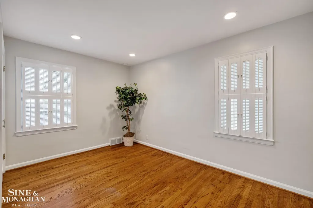 418 Hillcrest Avenue Grosse Pointe Farms City MI 48236