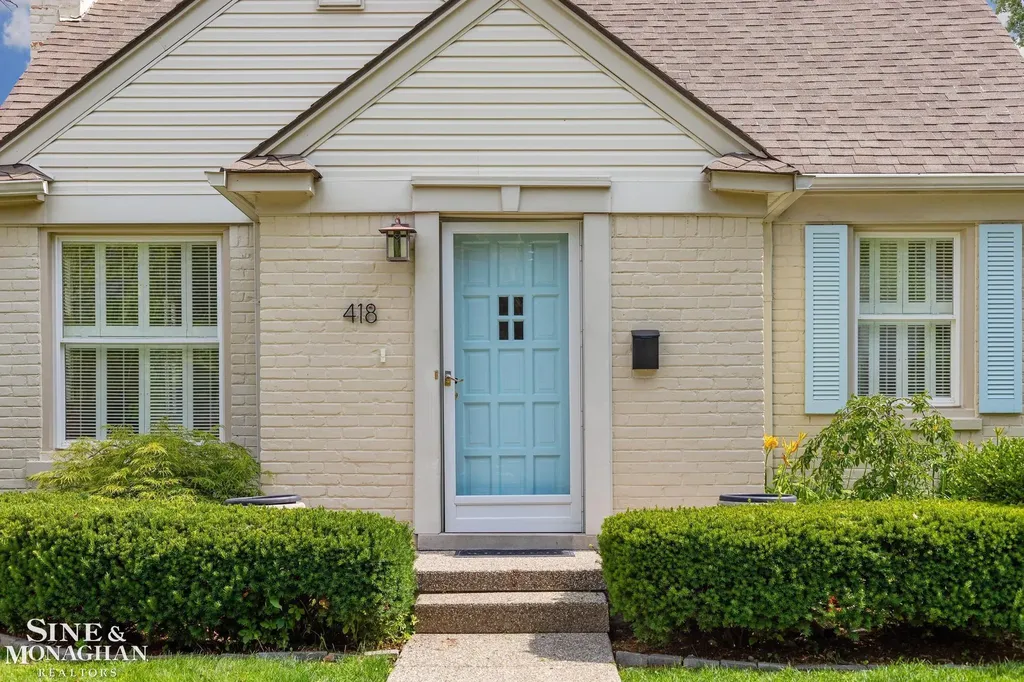 418 Hillcrest Avenue Grosse Pointe Farms City MI 48236