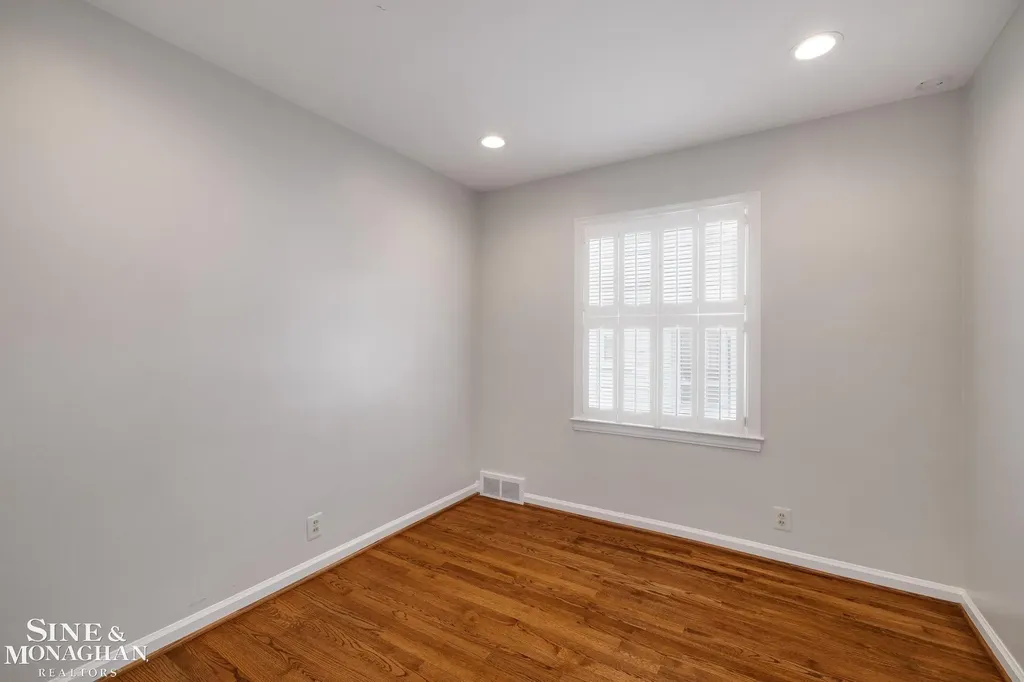 418 Hillcrest Avenue Grosse Pointe Farms City MI 48236