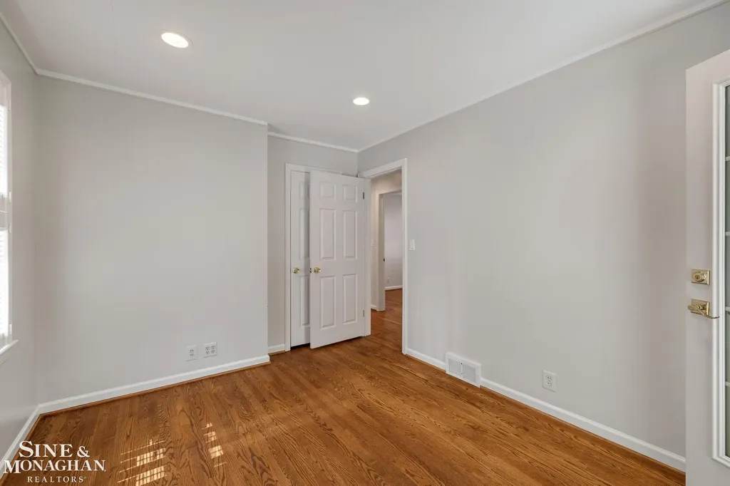 418 Hillcrest Avenue Grosse Pointe Farms City MI 48236