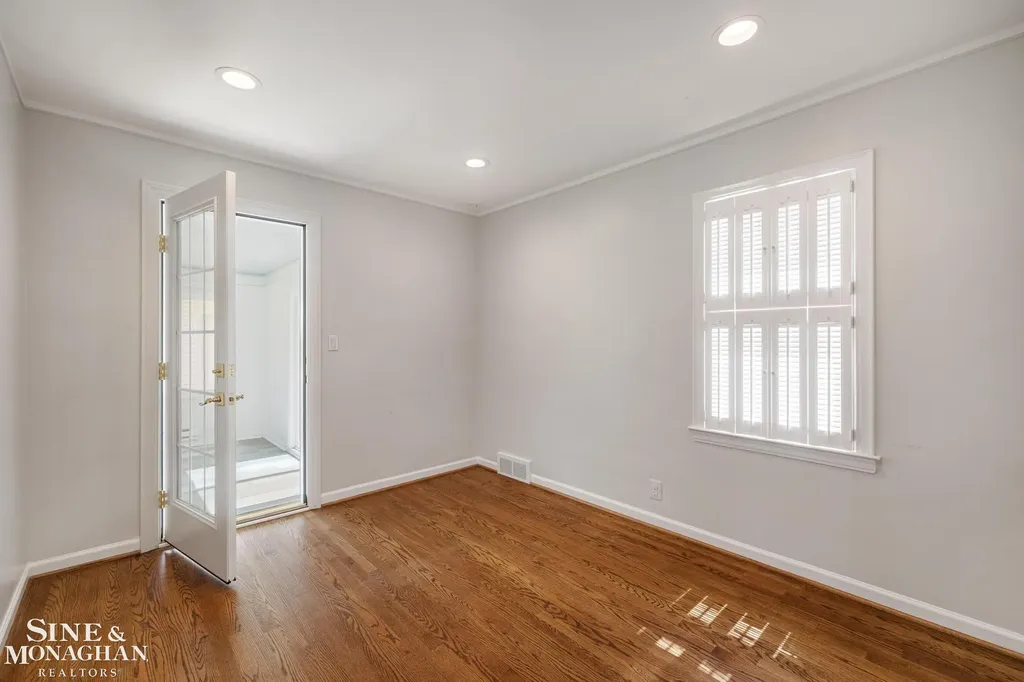 418 Hillcrest Avenue Grosse Pointe Farms City MI 48236