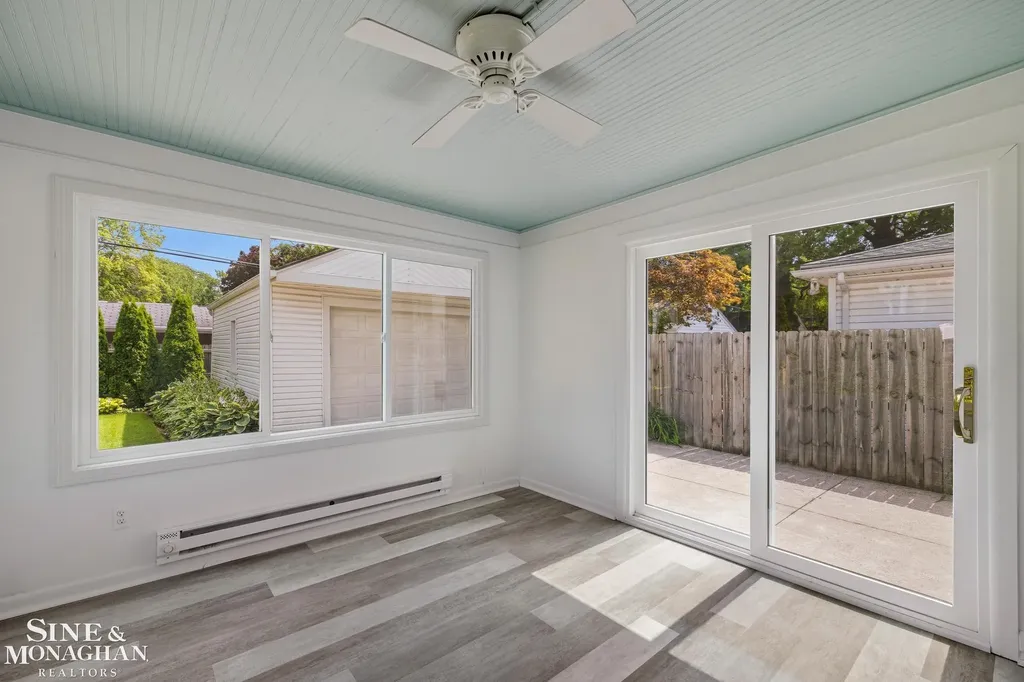 418 Hillcrest Avenue Grosse Pointe Farms City MI 48236