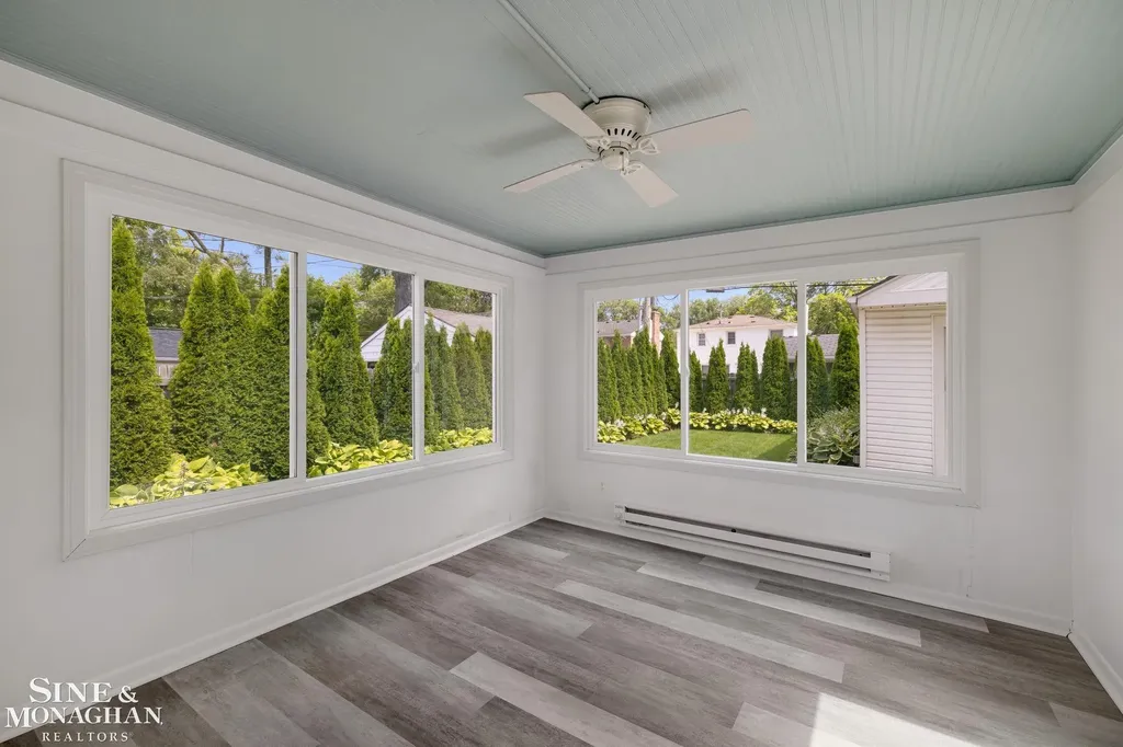 418 Hillcrest Avenue Grosse Pointe Farms City MI 48236