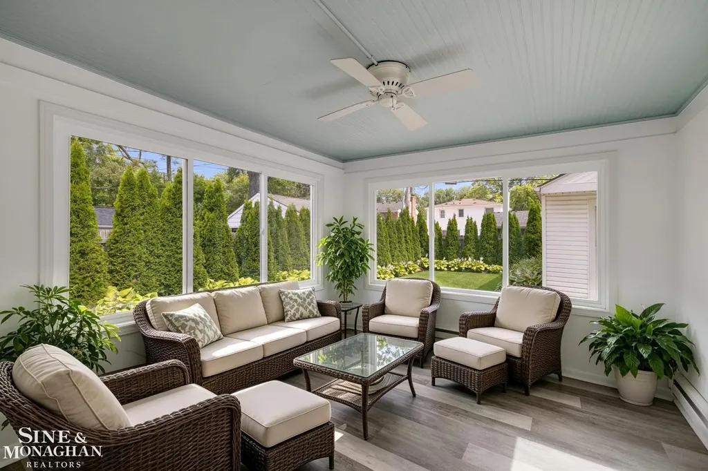 418 Hillcrest Avenue Grosse Pointe Farms City MI 48236