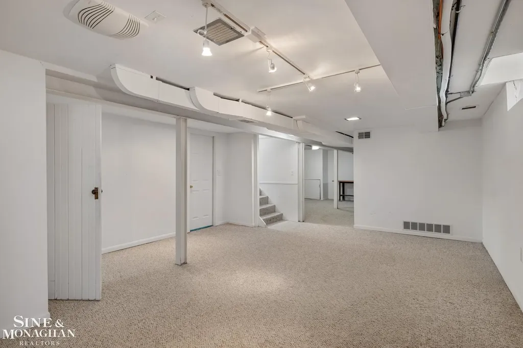 418 Hillcrest Avenue Grosse Pointe Farms City MI 48236