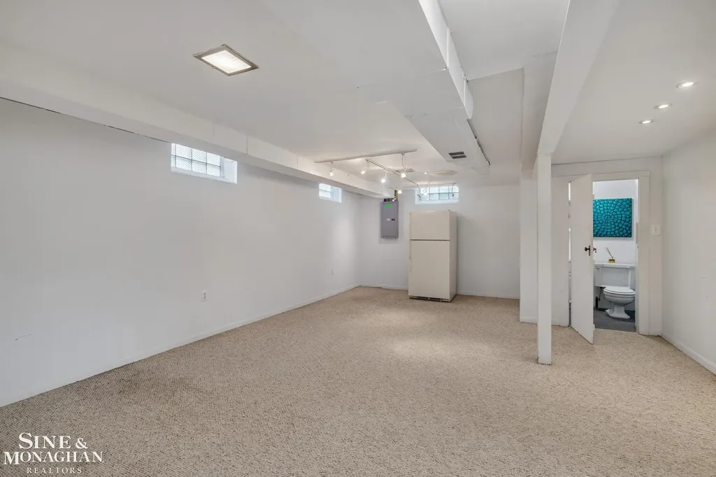418 Hillcrest Avenue Grosse Pointe Farms City MI 48236