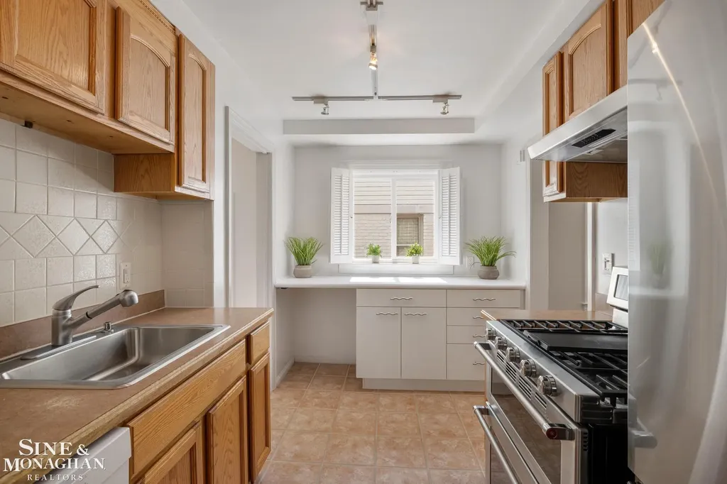 418 Hillcrest Avenue Grosse Pointe Farms City MI 48236