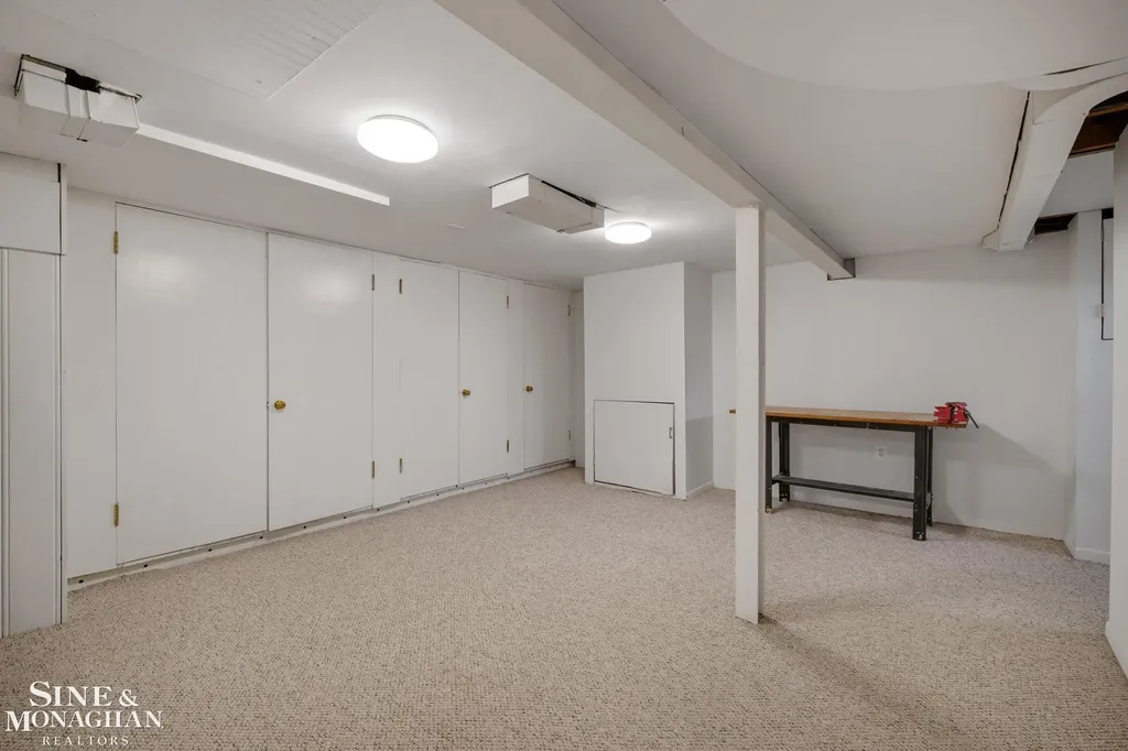 418 Hillcrest Avenue Grosse Pointe Farms City MI 48236