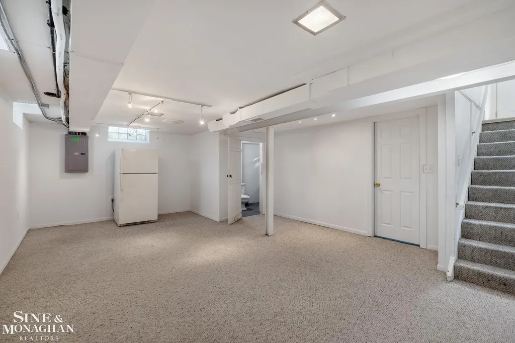 418 Hillcrest Avenue Grosse Pointe Farms City MI 48236