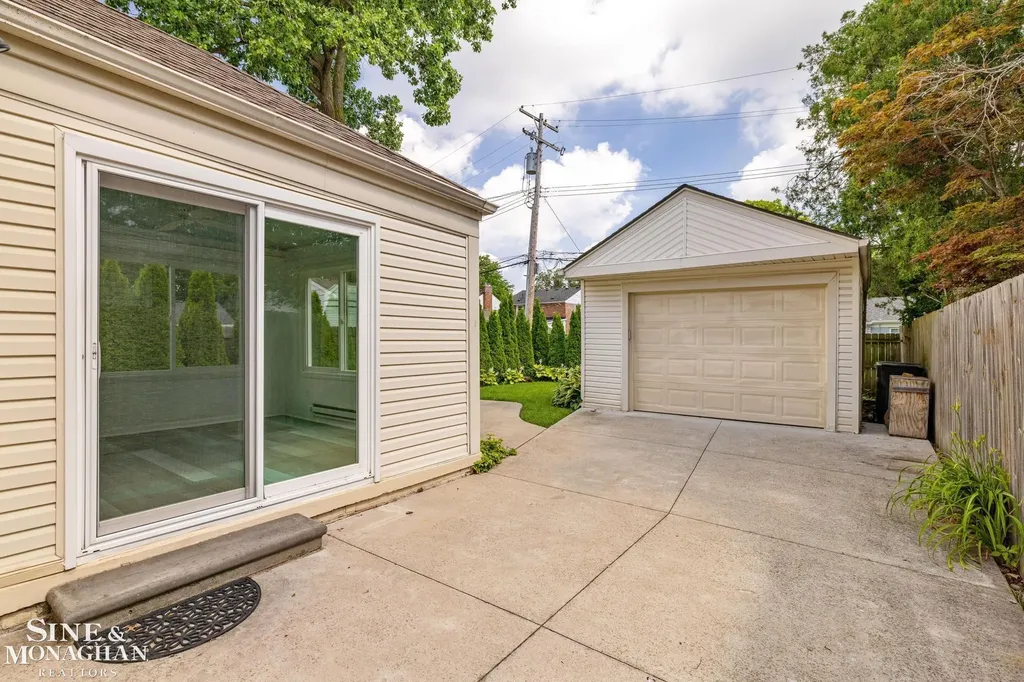418 Hillcrest Avenue Grosse Pointe Farms City MI 48236