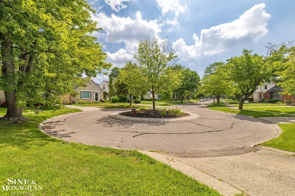 418 Hillcrest Avenue Grosse Pointe Farms City MI 48236